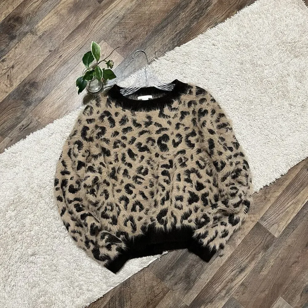 H&M Medium Oversized Leopard Print Faux Fur Fuzzy Oversized Cropped Sweater